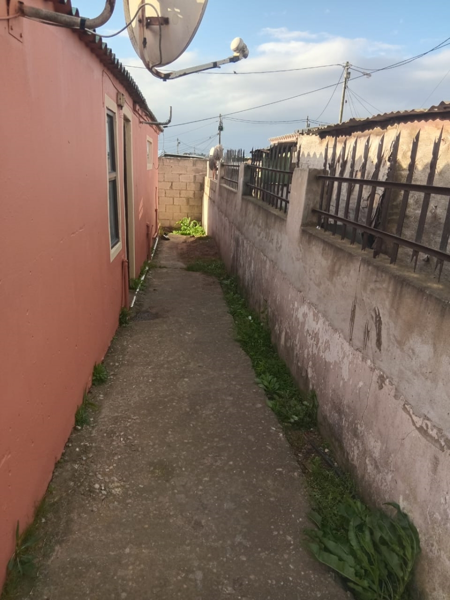 5 Bedroom Property for Sale in Kwanonqaba Western Cape